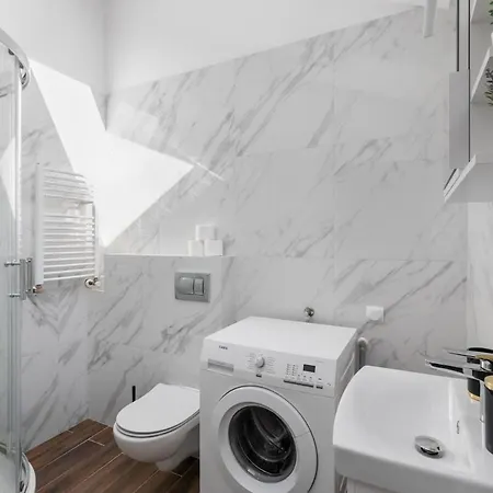 Close-golden Waw - Old Town - Marcinkowskiego #2 *