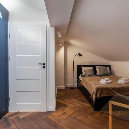 Close-golden Waw - Old Town - Marcinkowskiego #2 Warszawa